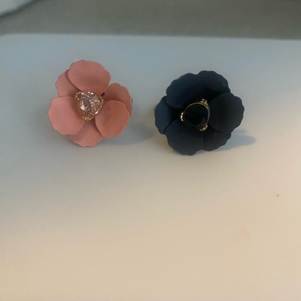 3 item bundle for $15✨create your bundle and send 🩷 Flower rings